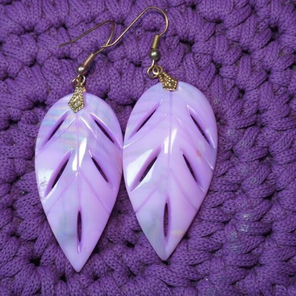 Vintage Womens Light Purple Hook Dangle Leaf Hard Shell Earrings - Picture 1 of 3